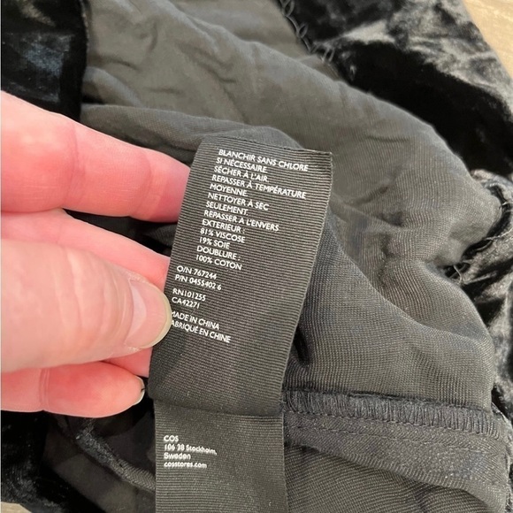 Cos Velvet Sheath Dress Ruched Sleeves Black Pockets Sz US 6 Retails $135 NWOT - Picture 7 of 7